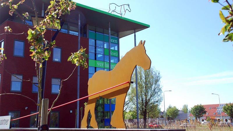 Kunstwerk van Hans Bommeljé bij DGA in Vlissingen.