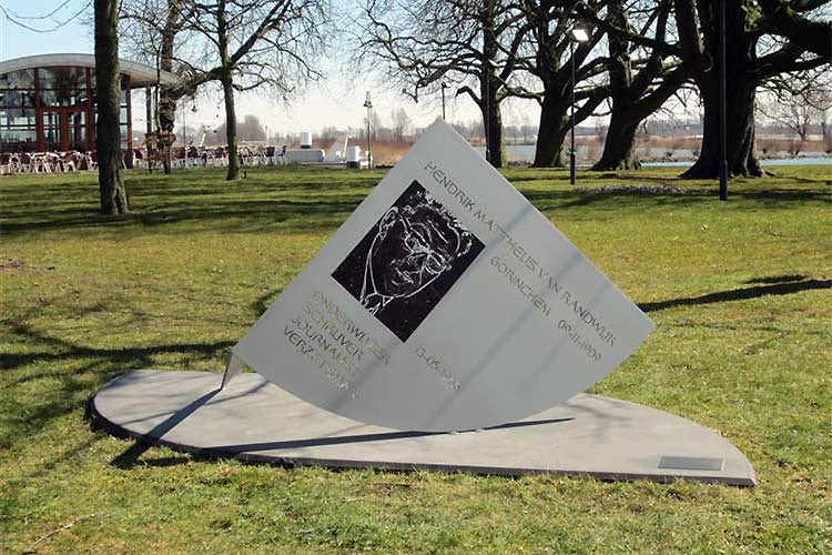 Henk van Bennekum - monument voor Henk van Randwijk in Gorinchem