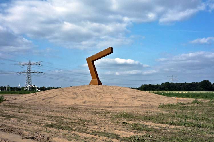 Het Galgenbergmonument van Niko de Wit in Venlo.