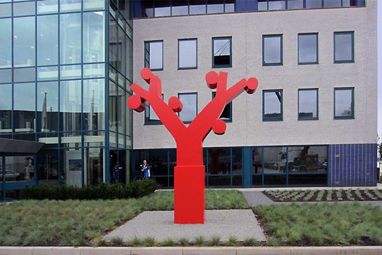 Piet Warffemius - beeld bij Duyvis in Koog aan de Zaan.