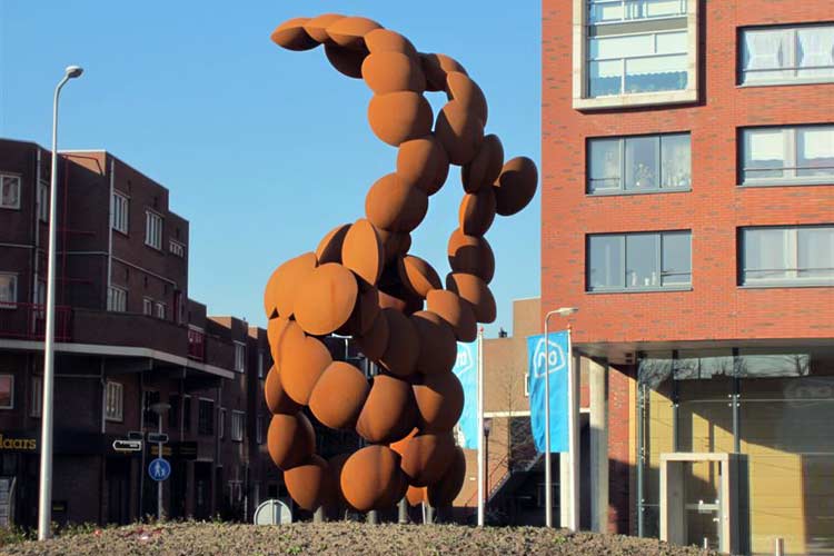 Pieter Obels, "cumulus" beeld rotonde Spijkenisse.