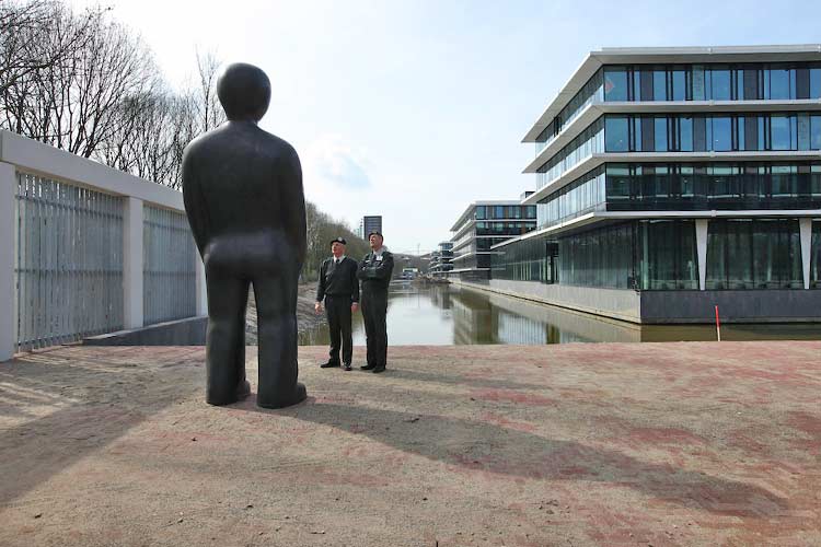 Ram Katzir  het kunstwerk, "grow", van Ram Katzir voor de Kromhout Kazerne te Utrecht.