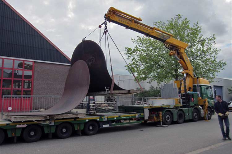 2012 - opslag en herplaatsing cor-ten stalen kunstwerk van Lucien den Arend vanuit Utrecht-Zuilen.