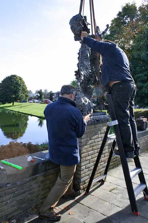 2009 - herstel bronzen beeld en sokkel in Apeldoorn.