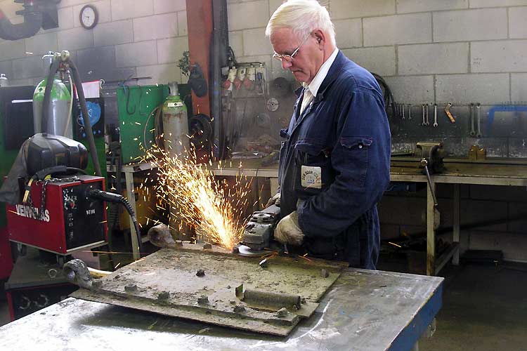 Molenonderhoud - het onderhoud van molens. Restauratie van de stalen luiken.