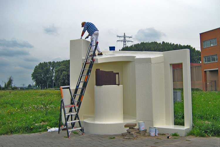 Restauratie en reinigen - in opdracht van Rijksgebouwendienst - van een  kunstwerk van Pjotr Müller bij de gevangenis te Dordrecht.