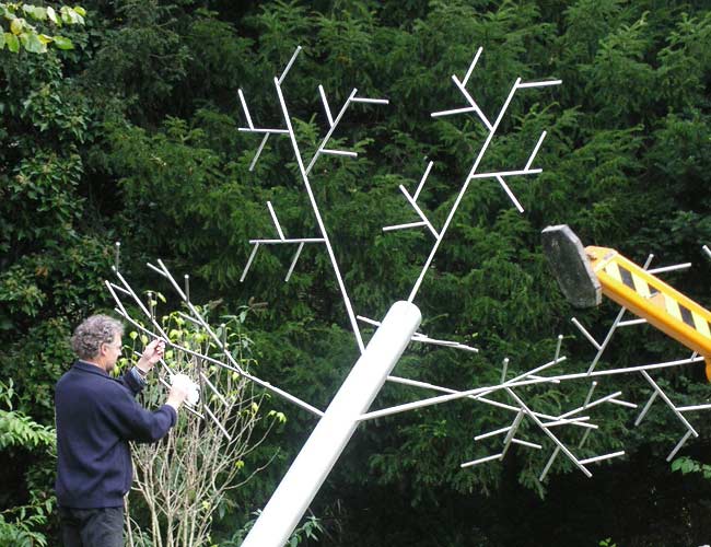 plaatsing van de RVS 316 vlinderboom van Hans Leutscher