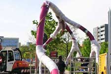 Transport en plaatsing van het in staal uitgevoerde beeld van Reinier Langendijk in Zwolle.