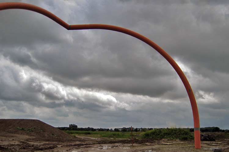 Een monumentaal stalen beeld in Albrandswaard/Rhoon van de beeldhouwer Lucien den Arend