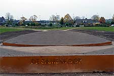 "De samenloop" - landschapskunswerk van Paul de Kort in net Maximapark in Utrecht.